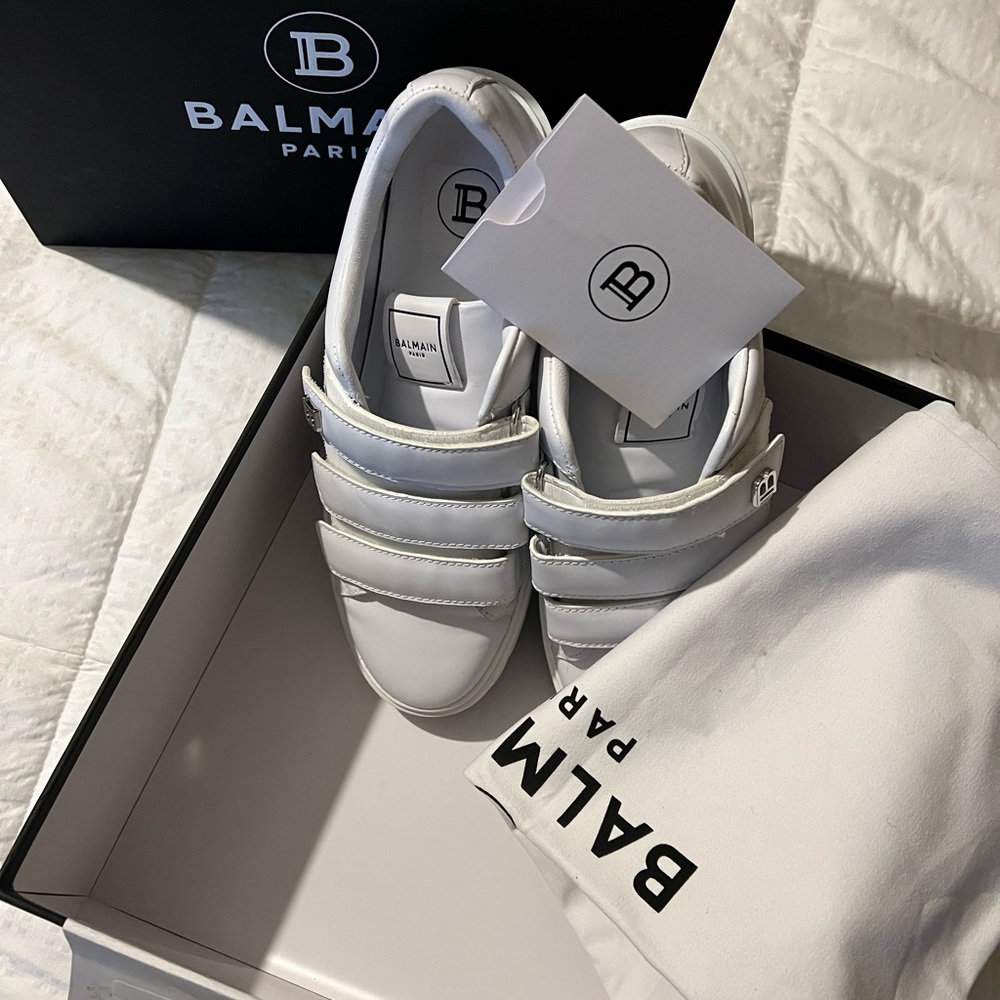 BALMAIN White sneakers - velcro straps Very light use excellent condition - US9